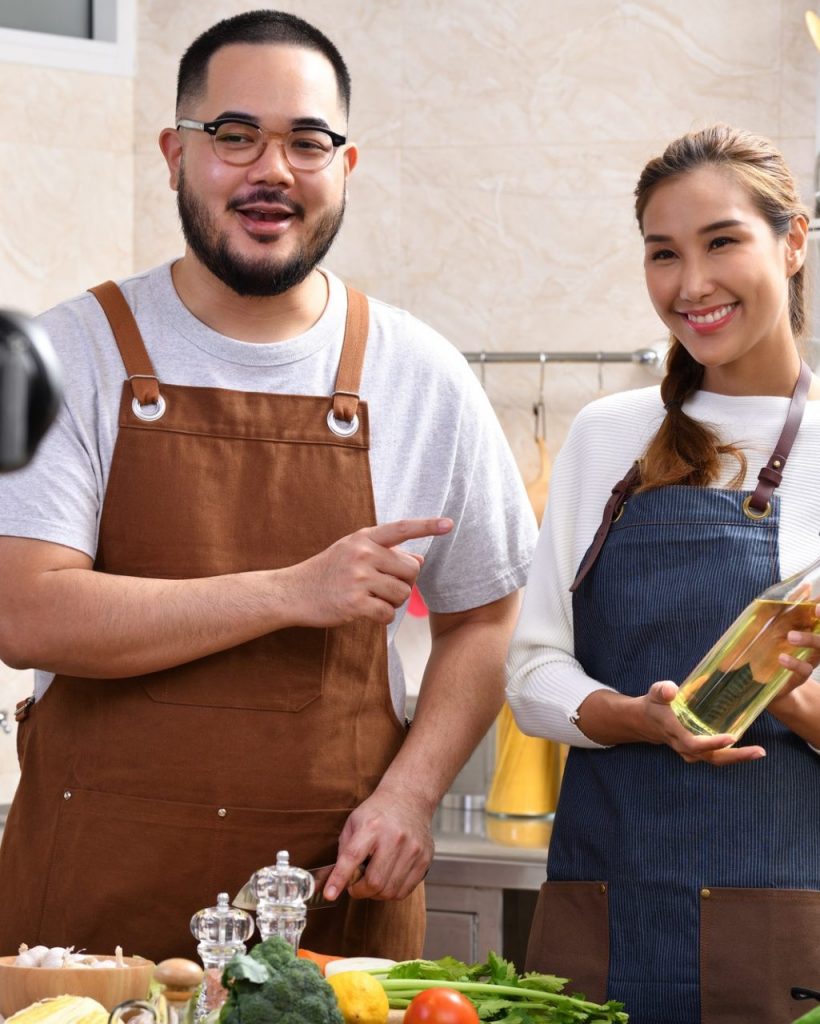 Couple blogger vlogger and online influencer